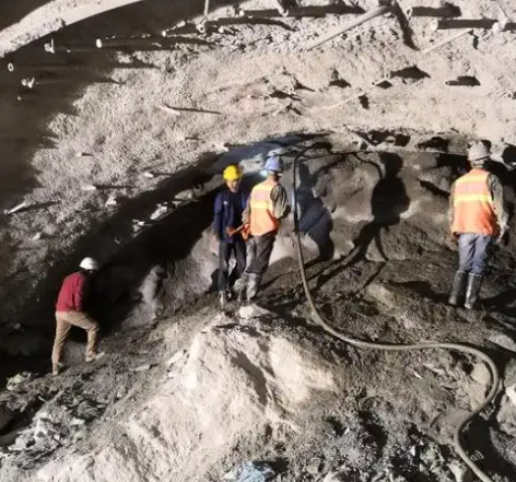 称多拱顶带模注浆料的施工流程及注意事项